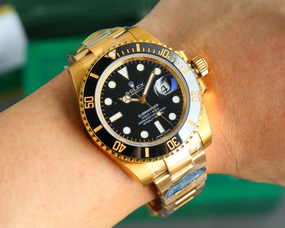 Today recommended ??N+ version, 41mm/40mm 3135 movement ??
ROLEX submariner
1:40mm/41mm with 1:1 Super 3135 Shanghai integrated movement
2: Whole watch 904L stainless steel/with ar factory steel strap
3: The only calendar font matching in the entire marke