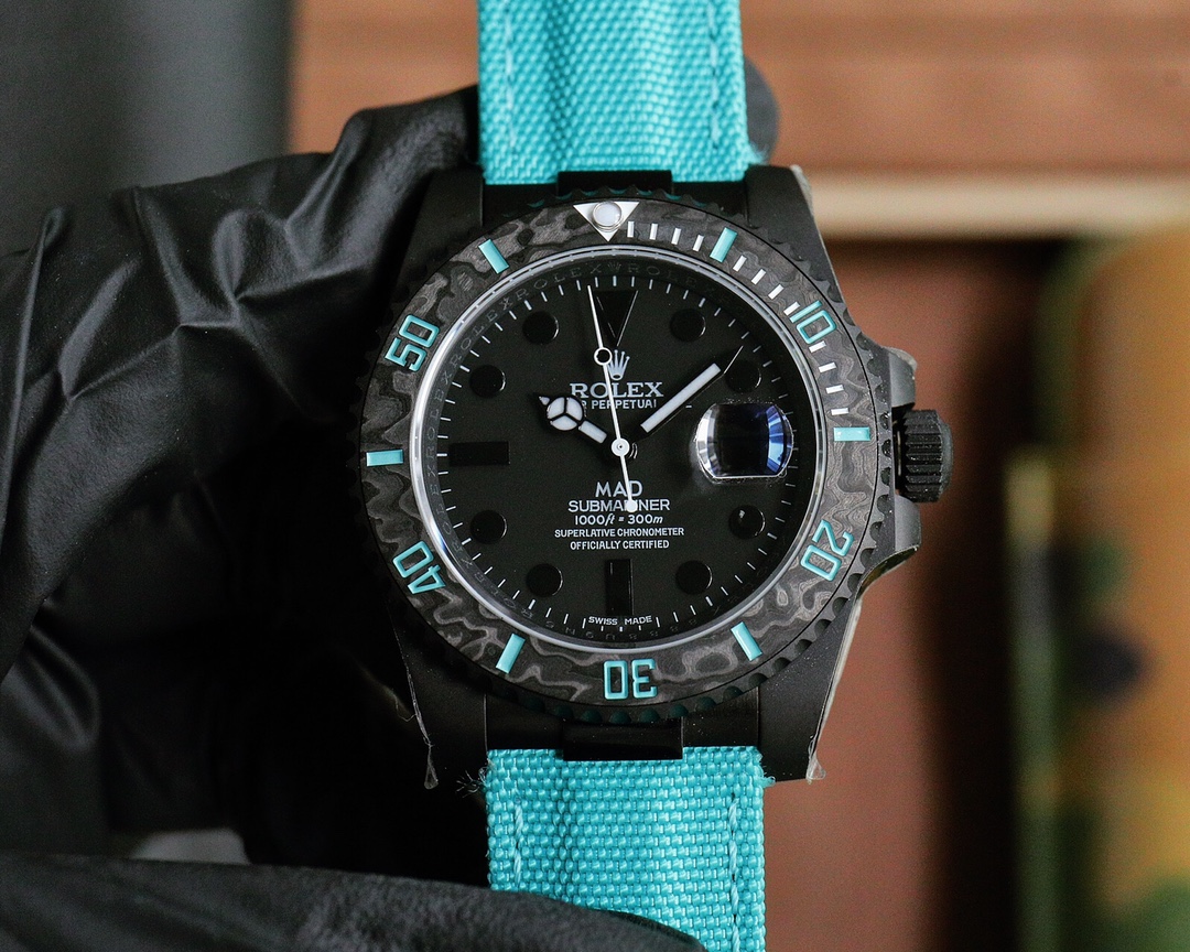 ?? New style available! Limited release! Sandblasted carbon fiber black Submariner modified Punk robot set!
BLAKEN Punk makeover! With a fully hand-modified robot base! ?? This time with Rolex carbon black Steel King! Retrofit the Rolex ceiling! Peak arti