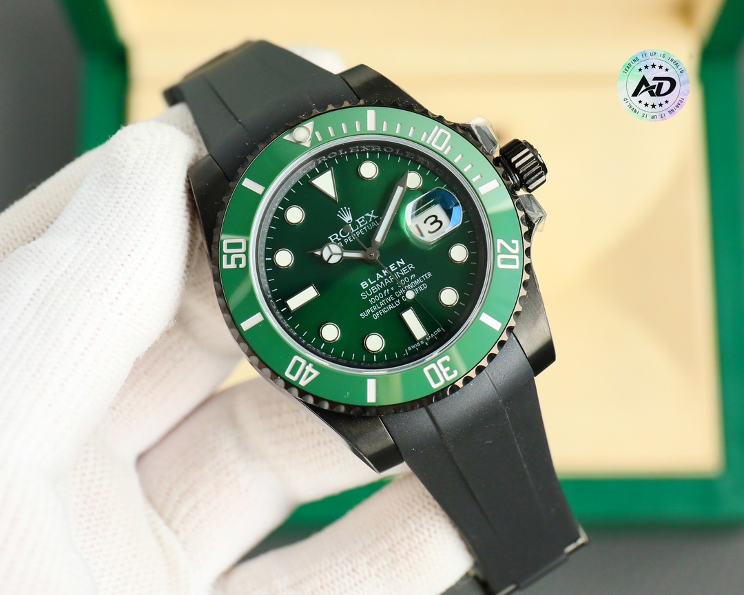 VS+Factory Rolex 2024??V3 latest version! Submariner BLAKEN official Obsidian version ??????
In sync with the original: 3135 movement, high fidelity and stable timekeeping, blue hairspring, KIF shock absorber.
The case is made of imported 904L stainless s