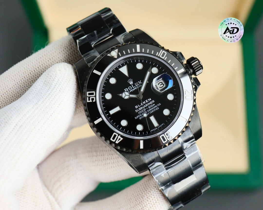 VS+Factory Rolex 2024??V3 latest version! Submariner BLAKEN official Obsidian version ??????
In sync with the original: 3135 movement, high fidelity and stable timekeeping, blue hairspring, KIF shock absorber.
The case is made of imported 904L stainless s