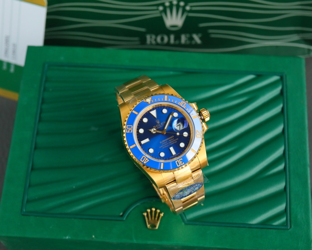 Today recommended ??N+ version, 41mm/40mm 3135 movement ??
ROLEX submariner
1:40mm/41mm with 1:1 Super 3135 Shanghai integrated movement
2: Whole watch 904L stainless steel/with ar factory steel strap
3: The only calendar font matching in the entire marke