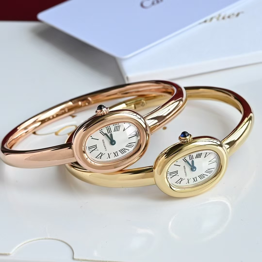 New Bathtub bracelet watch, 18k gold-plated version! CARTIER ??GR6 classic bathtub collection from Cartier. Baignoire's new "Bathtub" bracelet watch, case dimensions: 24.6* 18.7mm, wrist dimensions 15mm 16mm 17mm. The watch is a bracelet, small and exquis