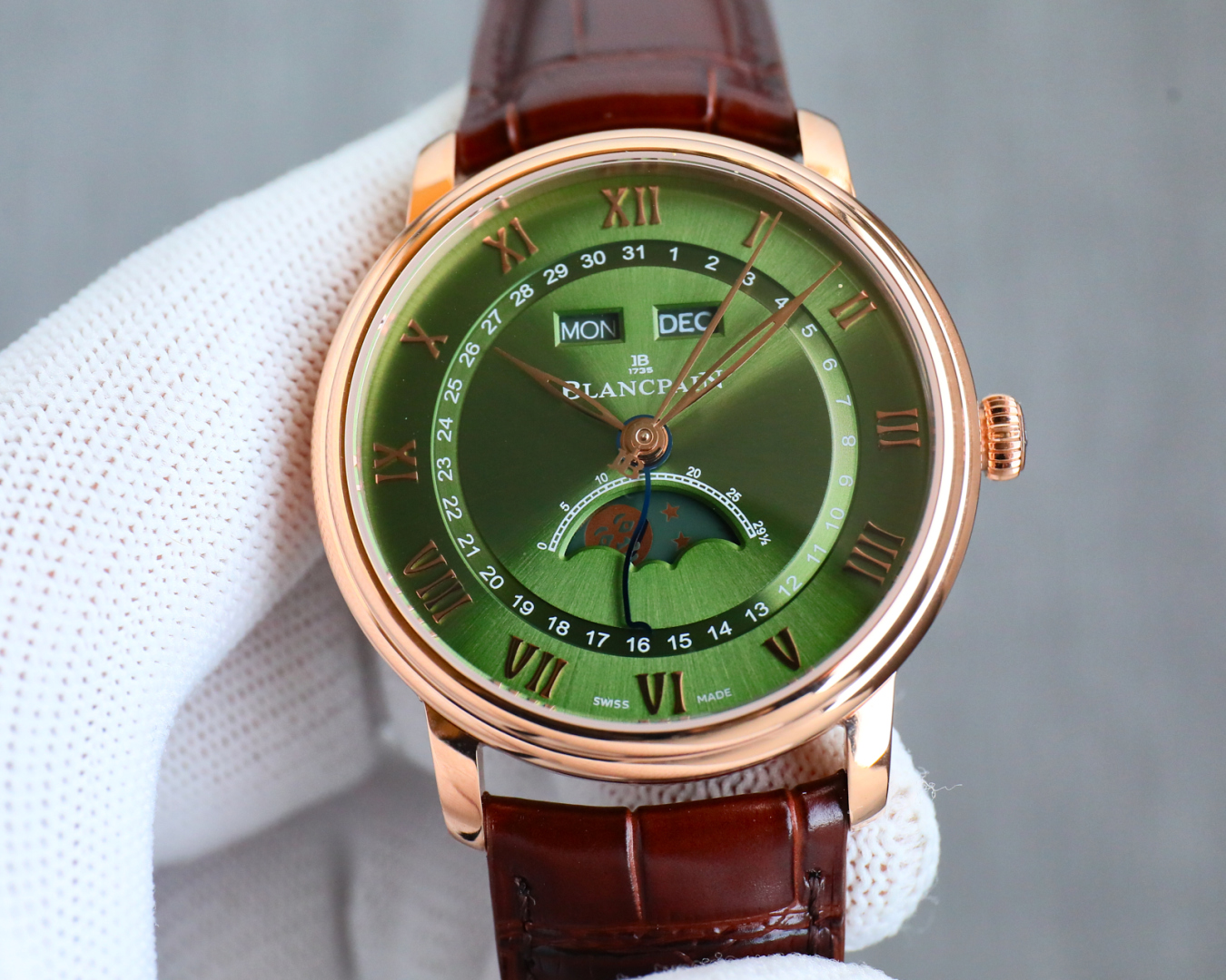 From TW white case 1200 Gold case 1250
TW Factory Blancpain villeret ???OT2 Classic 6654 Moon Phase watch:

1? Stainless steel case, 40MM diameter, distinct lines where the shoulder meets the case, perfectly polished. The case is full and shiny.
2? Automa