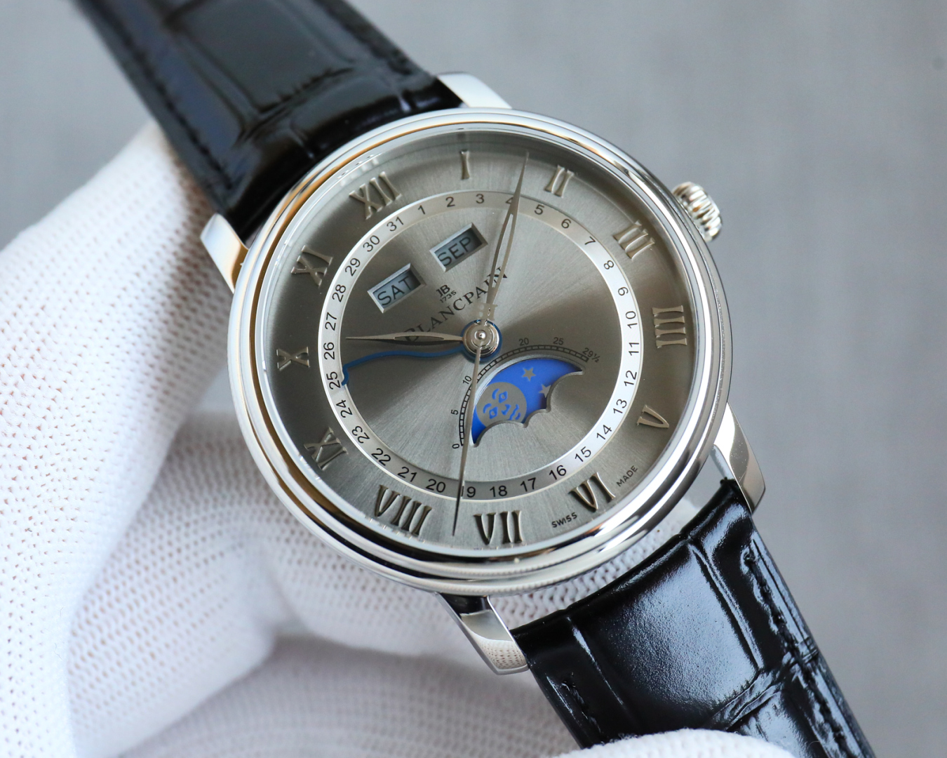 From TW white case 1200 Gold case 1250
TW Factory Blancpain villeret ???OT2 Classic 6654 Moon Phase watch:

1? Stainless steel case, 40MM diameter, distinct lines where the shoulder meets the case, perfectly polished. The case is full and shiny.
2? Automa