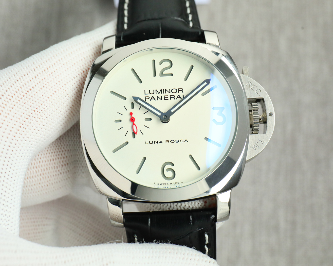 White 540 gold 560
Panerai TYPE loss PAM01157 brand Panerai series ???LM8
OR Movement type Seagull 2555 Movement type Automatic mechanical shock absorber Incabloc Shock absorber Diameter 44mm Case thickness 16.2mm Dial color Black Clasp type Trapezoidal c