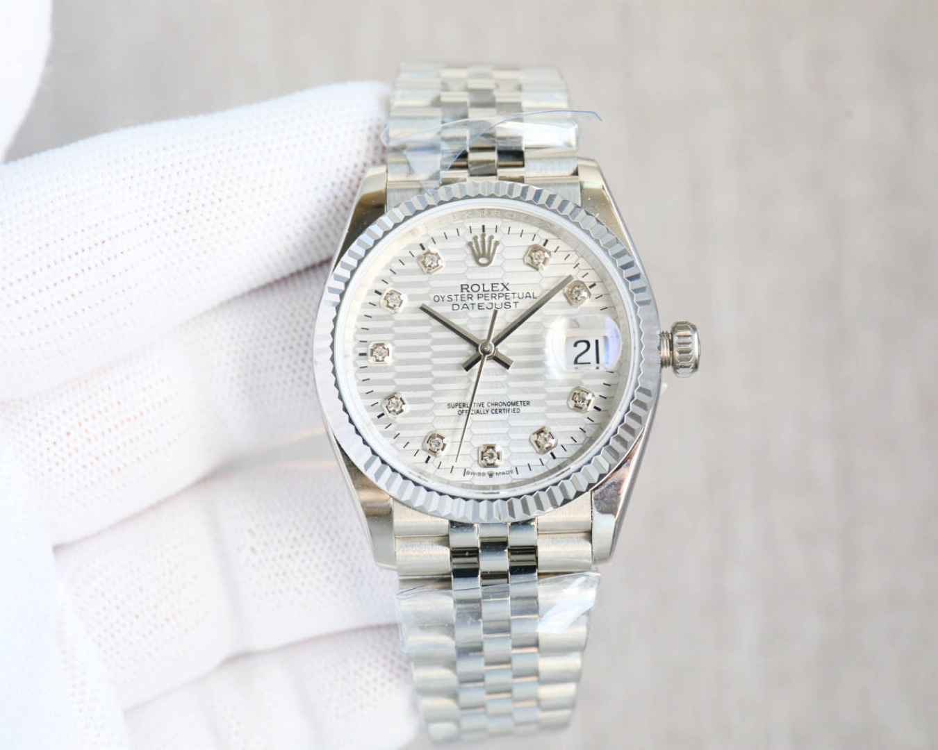 Factory C produces white 1150- gold 1200 diamonds +50
CLEAN Factory latest style, highest value ratio C factory RoLEX LATEST release, custom version one watch one code, popular style diameter 36mm log ???EA1
??: Equipped with the 2824 movement with adjust