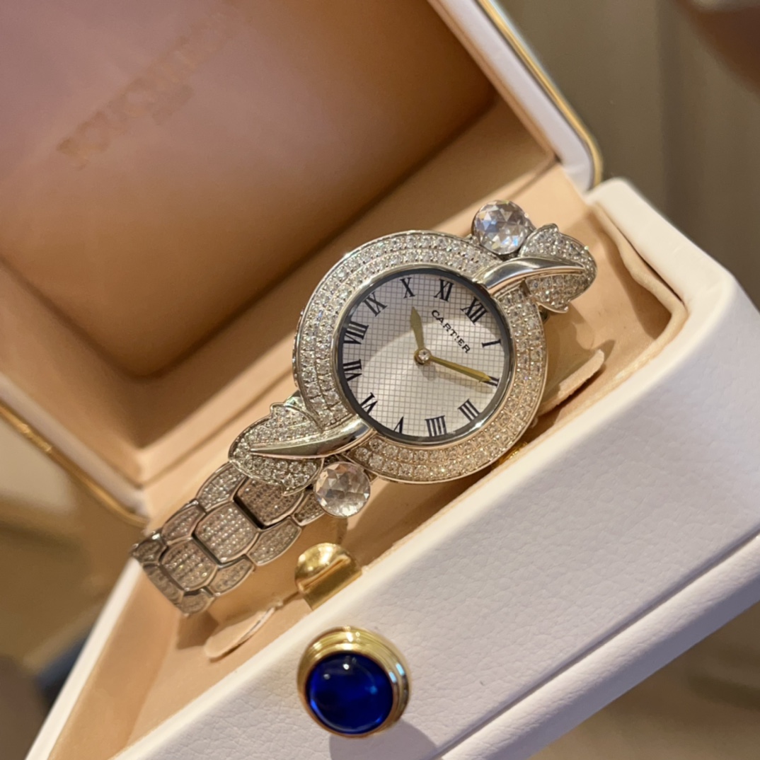 ?? 1350
The full upgrade has arrived
?? CARTIER ??CARTIER ??L39 Pearls beyond artistic aesthetics! CARTIER High jewelry watch! The French high jewelry brand Cartier's high jewelry watches perfectly and aptly embody the word "beyond", with dazzling pearl j