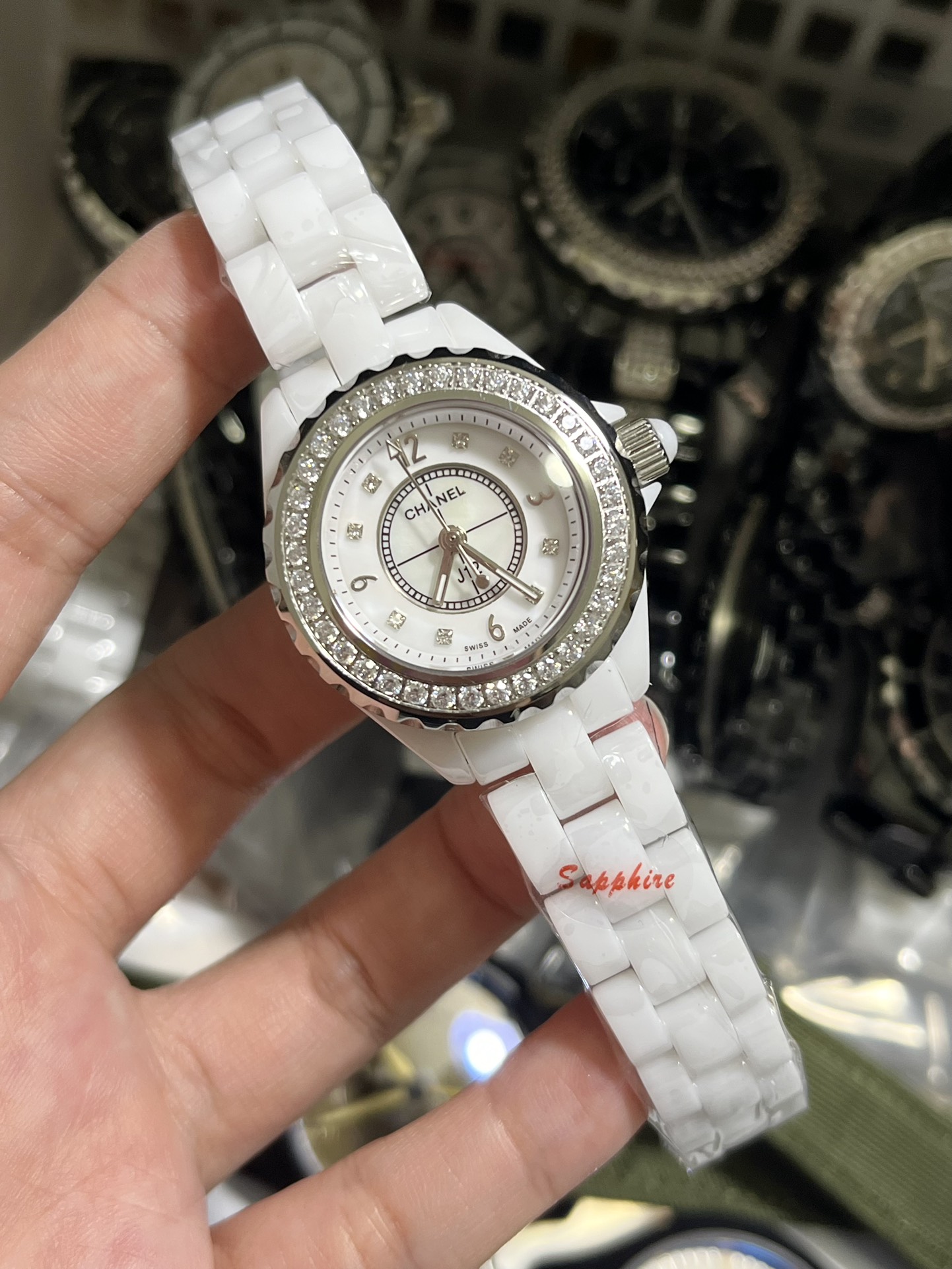 ??29mm mini white full silver digital shell ??
??CHANEL?J12?29mm Sparkling shell quartz ??