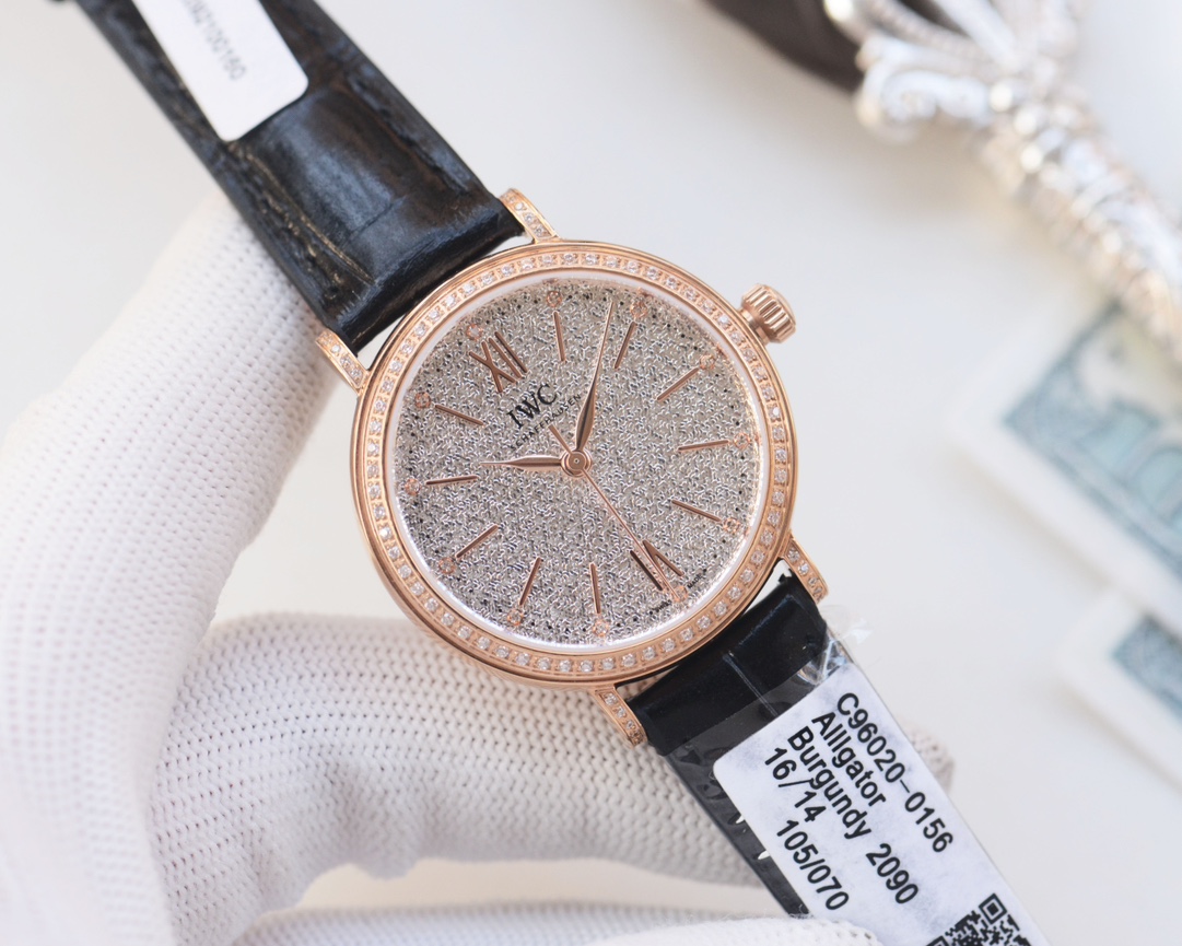 9015 machine: White case 1000, gold case 1050, diamond ring ?50
(2892 ?200, true diamond face ?350)
Heavyweight ARRIVAL ?? ? The most powerful stuff since entering the industry! Channel export orders! Unsealed! Without a dealer seal, it's genuine! One of 