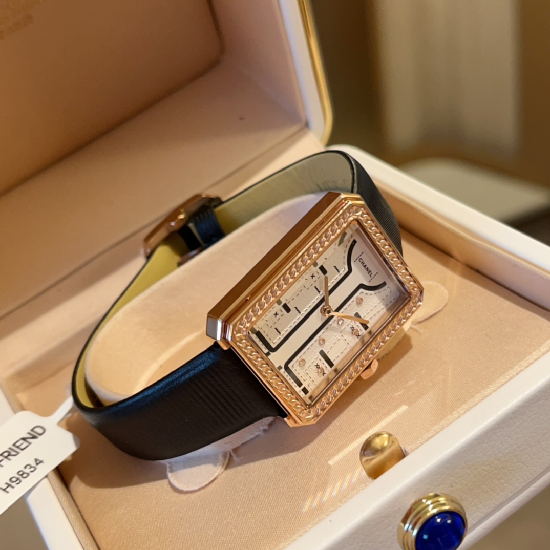 ?? White case 450 gold 480
?? Chanel the latest style is here ???? Chanel suit you can 't wear every day, but!
This watch today can be worn on your wrist every day ~ ??????
Today 's BOY?FRIEND collection is the latest addition to the Geneva watch show. Th