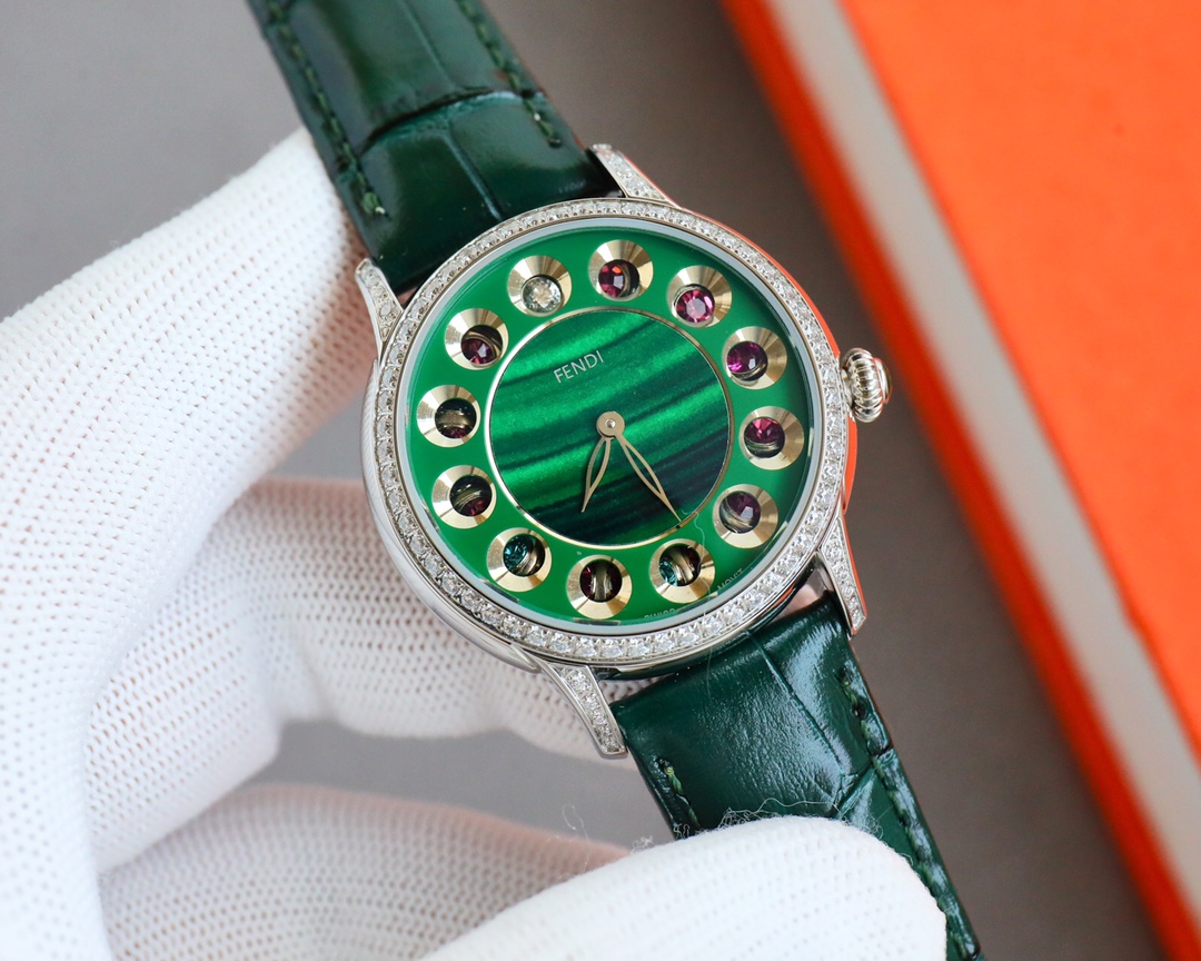 Uni-t 1200

FENDI Crazy Carats collection of color-changing jewelry ladies' watches, unique rolling jewelry design, a set of 7 different gemstones with color changes magnificent, elegant design with a touch of playfulness, full of whimsical elegance, boun