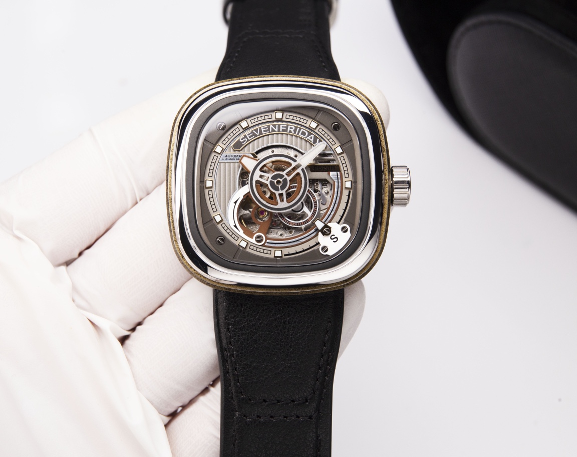 P: 630.
A strong and moderate build, a bold and aggressive attitude, a man's sexiness is not just on the surface. SEVENFRIDAY PS2/01, tough and cool, sexier. Gunmetal inner ring, antique brass dynamic ring, stainless steel bevel bezel, wild and unrestrain