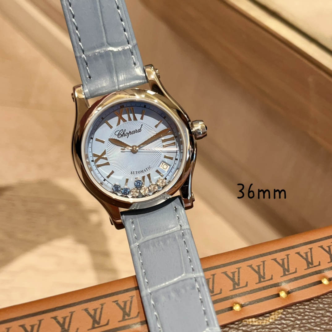 ?? Aperture 240 drill ring 260
[Blue DIAMONDS] HAPPY DIAMONDS
Three dial diameters: 30mm, 33mm, 36mm (33mm, 36mm have 5 diamonds, 7 diamonds)
As Chopin's most ? hot ? best-selling series a ? interpretation by straight ? exquisite skill Chopin ? mark ? mov