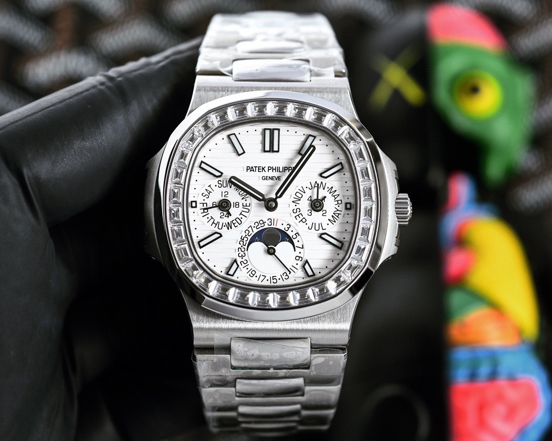 TW New Patek Philippe 5740/1G-001- The super-complex multi-functional Nautilus makes a grand debut, the first Nautilus complex watch ever launched, a casual sports watch crafted with super-complex craftsmanship.

Small size, big power: 40mm features the d
