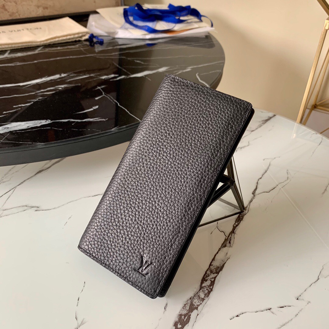 P280nfc dynamic chip version ?? [top-quality original single pure steel hardware] ?? M58192 Black lychee pattern long clip suit clip Elegance is the best description of Brazza, a flexible and elegant wallet that can be easily tucked into the chest pocket.