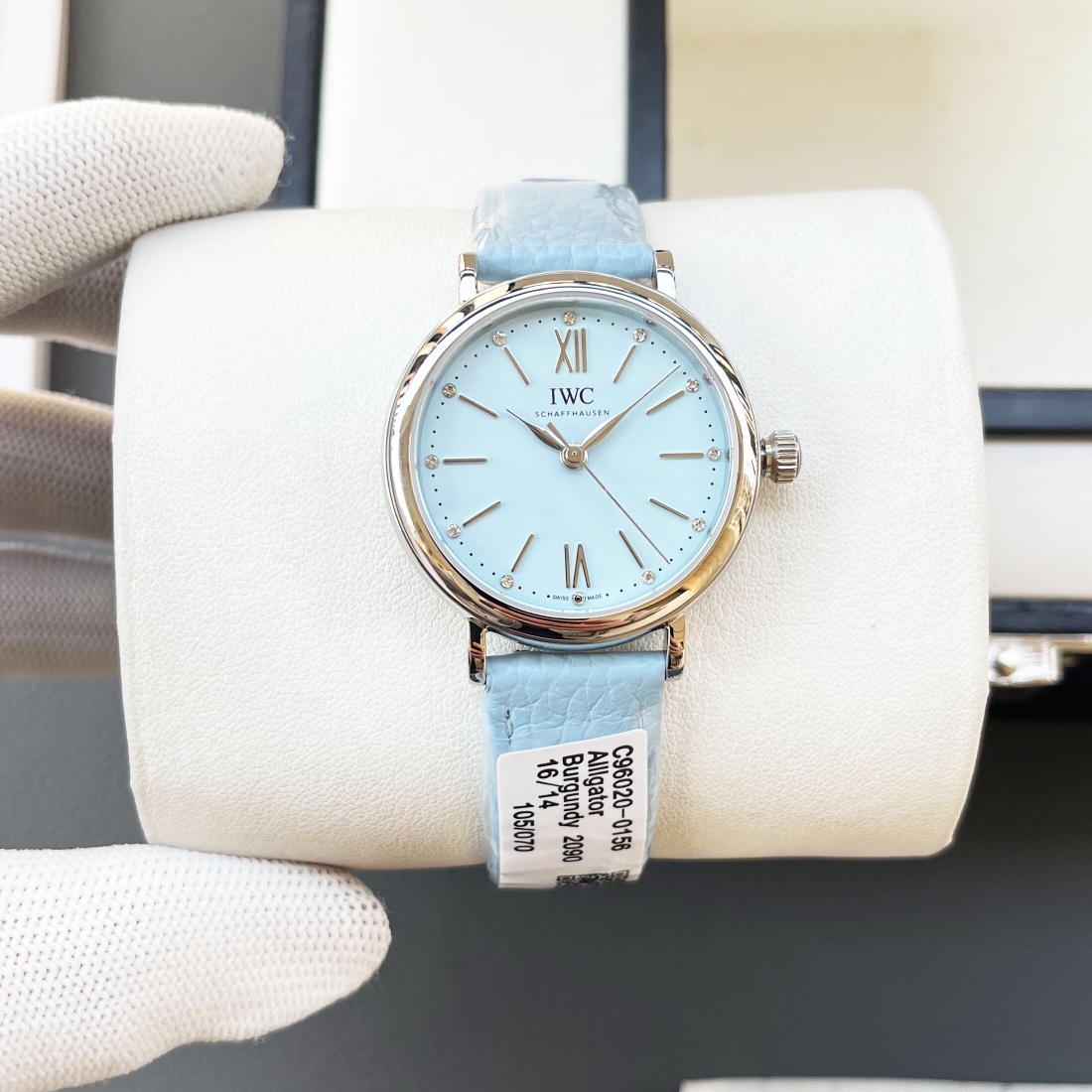 White case 1500 Gold case 1550 ?? real diamond Edition
Big HIT ?? ? The most powerful stuff since entering the industry! Channel export orders! Unsealed! Without a dealer seal, it's genuine! One of the most popular watches for Oscar-winning female stars i