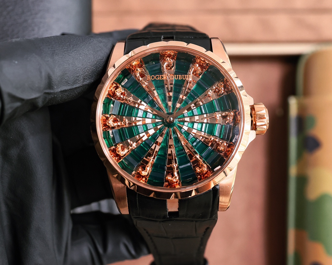 ROGER DUBUIS EXCALIBUR series watch Knight of the Round Table [Case] Watch dimensions 45mm x 15.7mm. Breaking through all previous versions before the market, correcting the shortcomings, striving for excellence and meticulousness - paying homage to the o