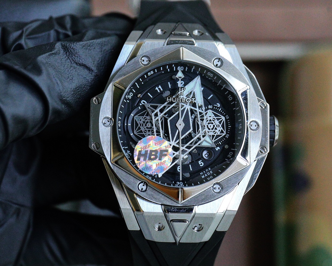 HBF FACTORY HUBLOT
The new Big Bang Sang Bleu II tattoo watch, once again in collaboration with renowned tattoo studio Sang Bleu, presents another tattoo ll watch ingeniously conceived with geometric shapes, perfectly embodying the brand's ambition and de