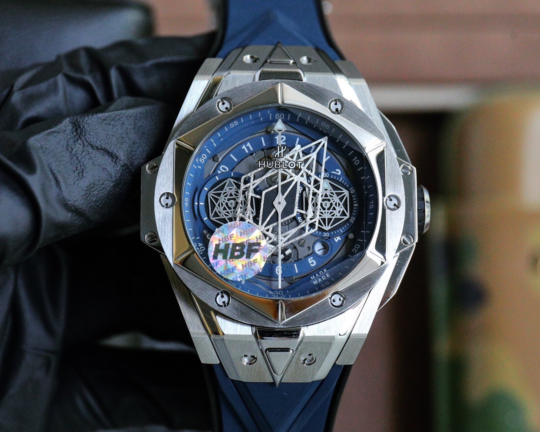 HBF FACTORY HUBLOT
The new Big Bang Sang Bleu II tattoo watch, once again in collaboration with renowned tattoo studio Sang Bleu, presents another tattoo ll watch ingeniously conceived with geometric shapes, perfectly embodying the brand's ambition and de