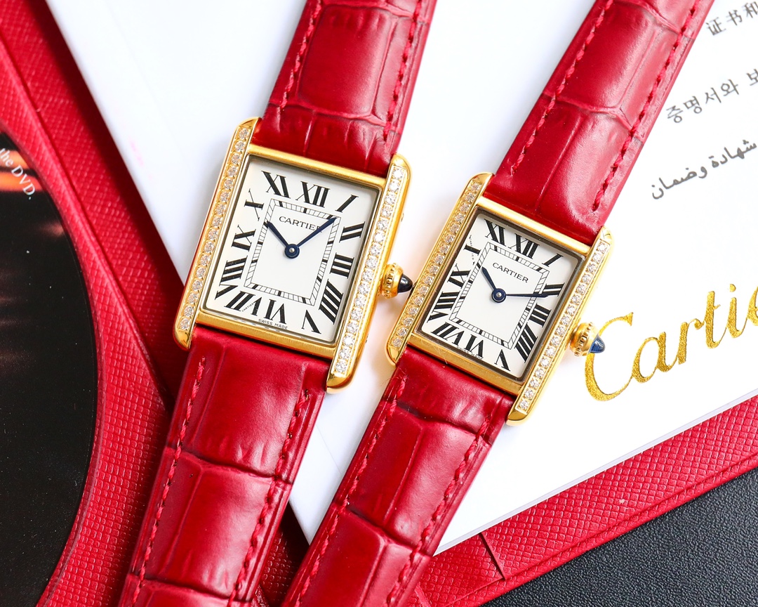 Cartier TANK MUST, a masterpiece from Taiwan, is in full bloom
Size: Medium 33.7*25.5mm small 29.5*22mm
1. Taiwan factory genuine substitute grade dial paired with Swiss quartz 751 movement!
2. Original, uniform, exquisite steel-blue custom hands
3. Quick