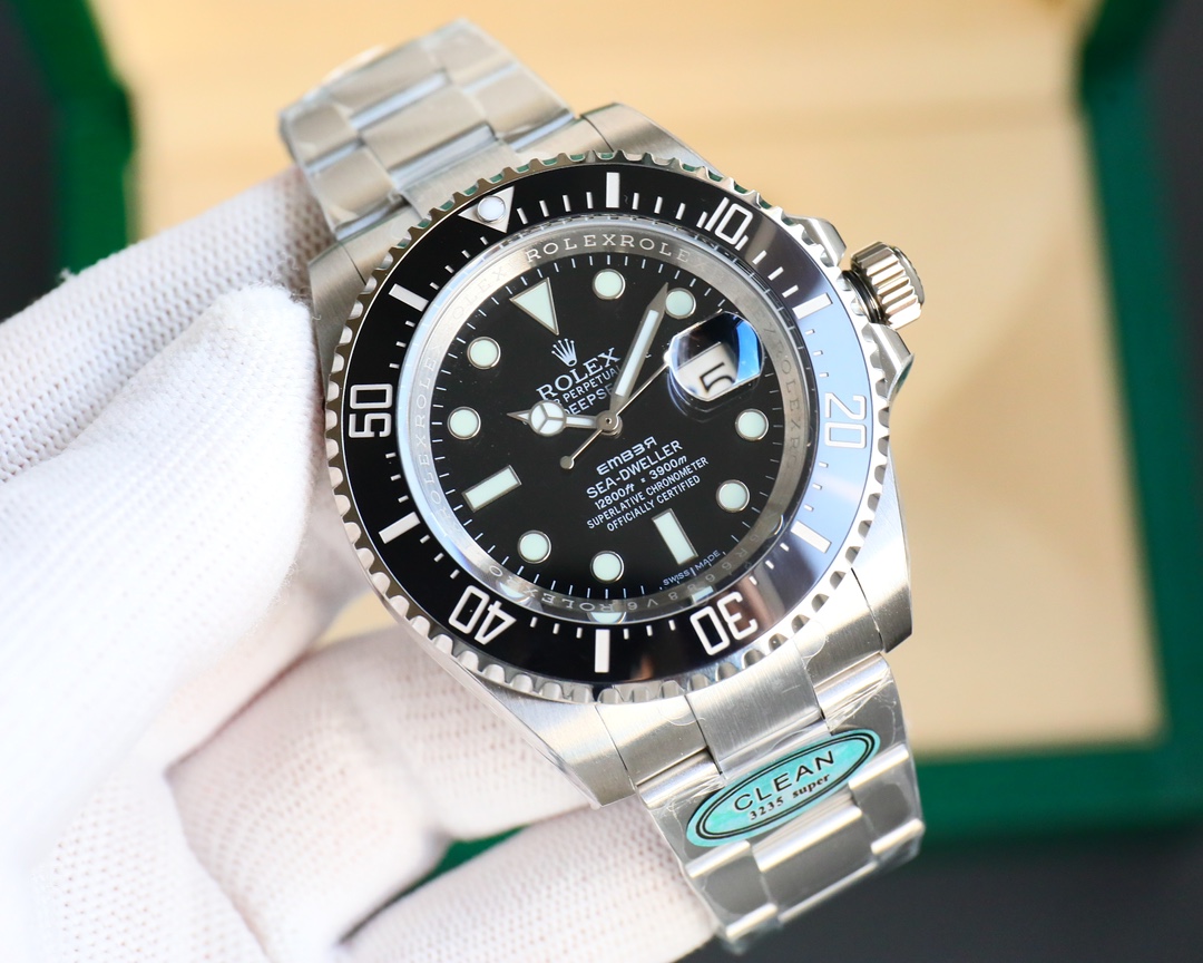 The latest upgrade is a 1:1 Ghost King reissue! Rolex 126600 Sea-Dweller Single Red Ghost King 43mm:

1. The latest code 6R9988V6, card, tag, case code, three-in-one, integrated 3235 movement, calendar supports forward and reverse adjustment (not the 3235