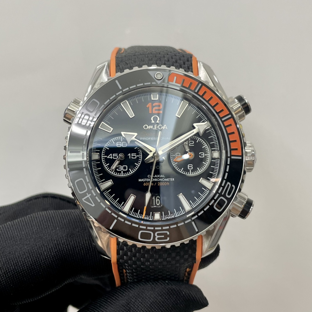 Top-of-the-line omega Seamaster 600 Chronograph Ocean Universe Legend, genuine 1:1 mold, with all functions and appearance consistent with the original
Details [1] Ring color (custom ceramic ring)
It is made with two processes: original imported ceramic i