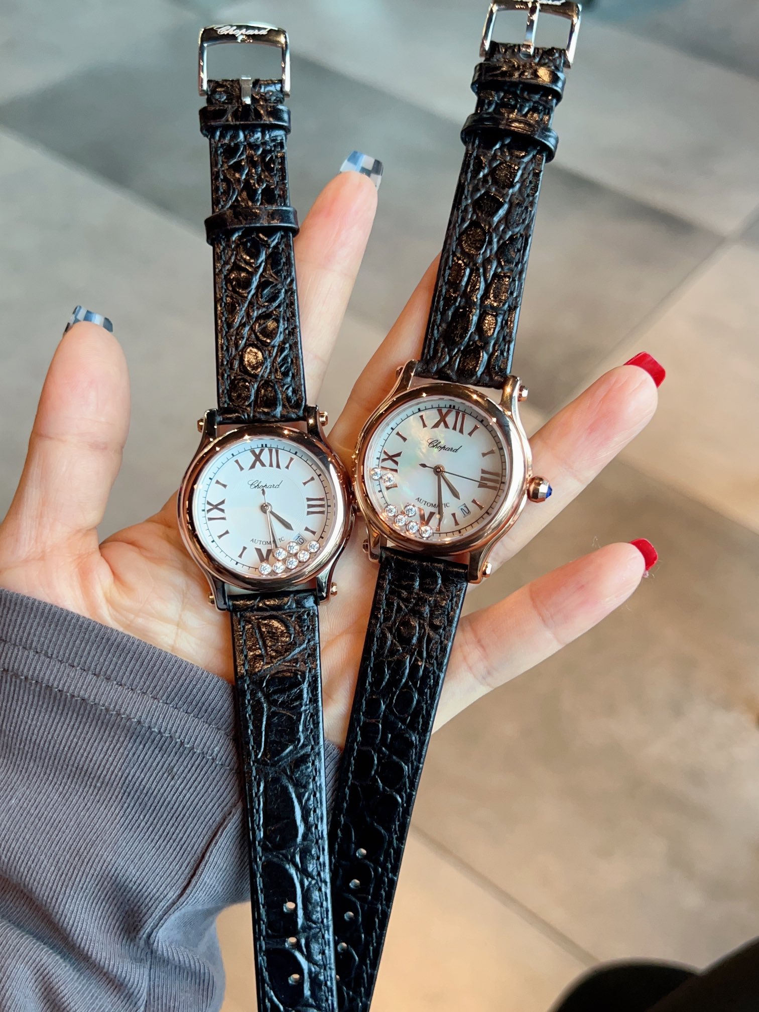 [?? Batch 240] Chopard new alligator pattern Chopard HappySport shiny leather strap has been with women since the HappySport was introduced in 1993. The brand design director of Chopard once said: "The HappySport is the result of a combination of jewelry 