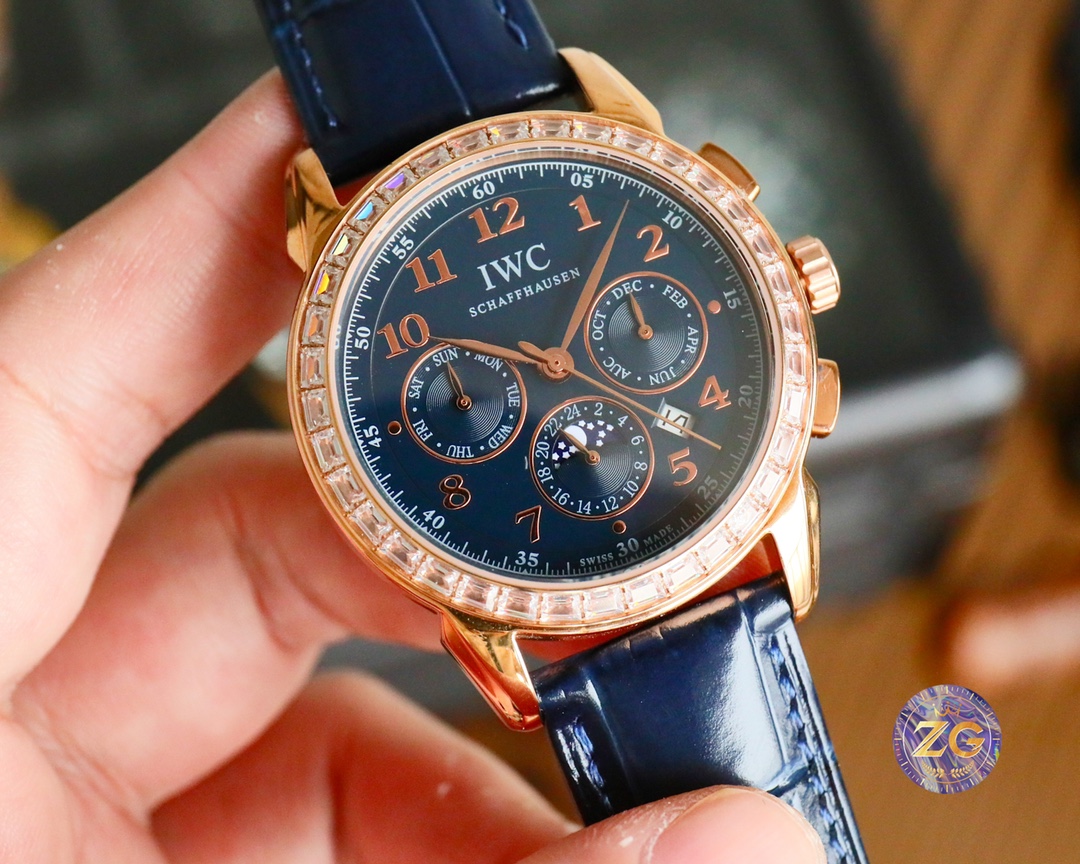 IWC's latest masterpiece, the highest version of the IWC Portofino multifunctional High automatic watch!
It makes a stunning debut with a 41mm diameter that fits the average size of men's hands, making it both business-friendly and casual. It has a strong