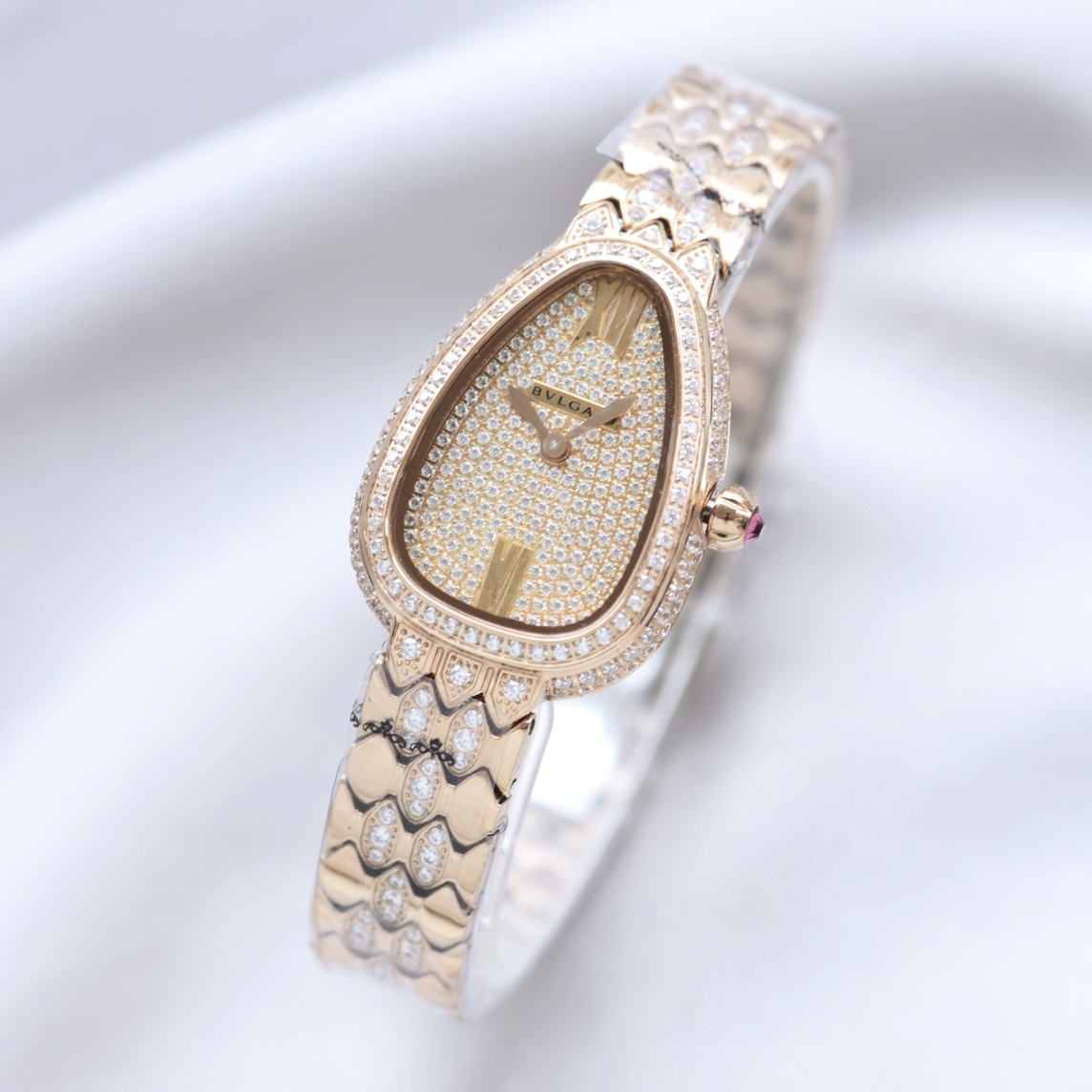 ?? Full of diamonds 650, polished 550 2022 BVLGARI -BVLGARI new upgraded version The new Octo Finissimo watch from Bvlgari made a stunning debut during the Baselworld International watch and Jewellery show, setting a new record for the thinnest watch in t