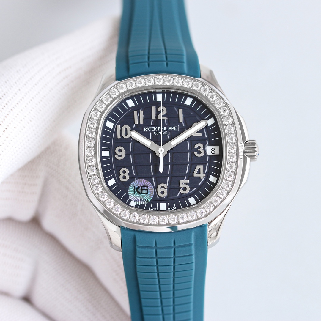 White shell 1450 Rose Gold 1500 (plus 50 with diamonds)
GR Patek Philippe Aquanaut Luce5268 collection, meaning "light" in Italian, reinterpreted in a modern casual fashion style, with a polished and brushed CNC-engraved circular octagonal aesthetic case 