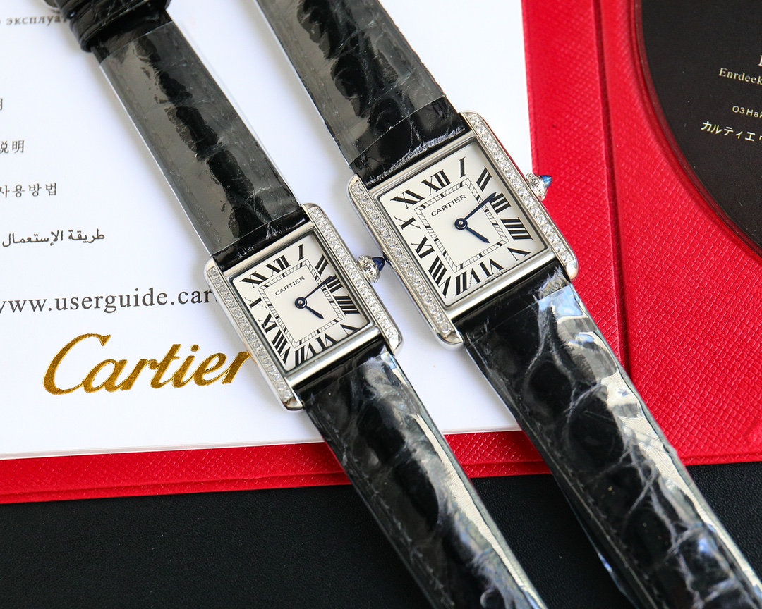 Cartier TANK MUST 's super masterpiece from Taiwan factory, crocodile leather version
Size: Medium 33.7*25.5mm small 29.5*22mm
1. Taiwan factory genuine substitute grade dial paired with Swiss quartz 751 movement!
2. Original, uniform, exquisite steel-blu