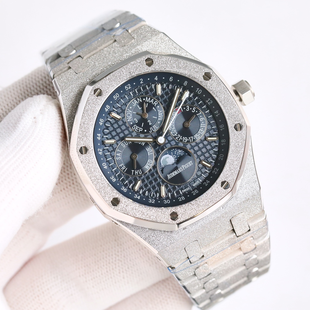 AP Audemars Piguet Royal Oak Series ??R68 frost-gold version, 41mm King of steel "Audemars Piguet 26574 series (frost-gold custom edition), the most important strap of the steel band watch, TWF factory uses the original strap mold to make the strap have a