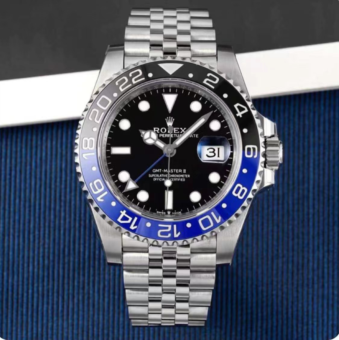 ZF Factory returns the ultimate ultimate version ROLEX GMT Pepsi bezel.
With the most advanced technology, the most advanced accessories and the most advanced movement, AR has built the new ultimate version of the GMT Pepsi circle, reaching the peak from 