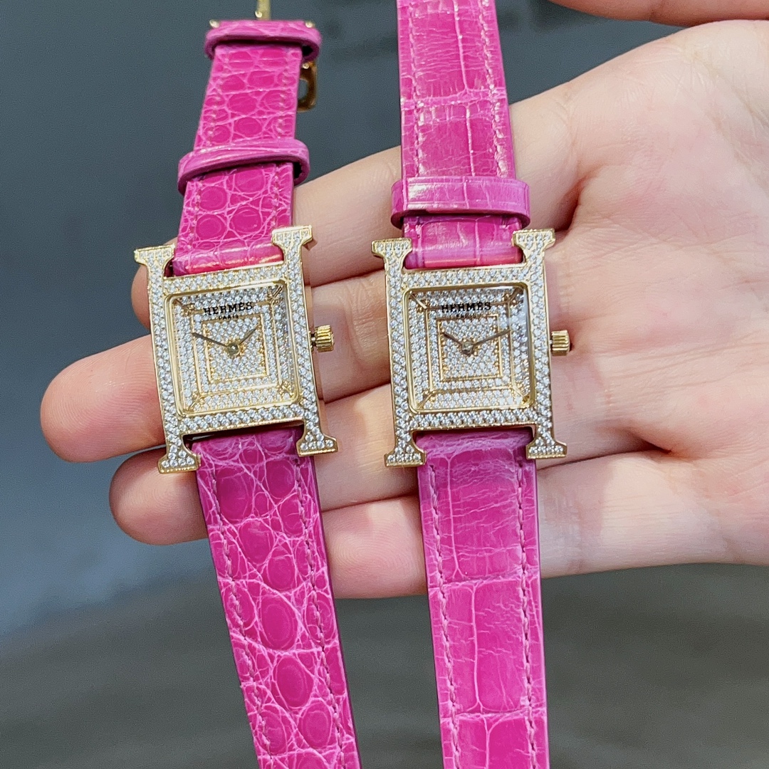 ?? White case 700 gold case 750
Hermes' HEURE H 'collection, the most classic H case, hand-polished, really has no resistance to this square-dial watch. 316 stainless steel case, finely polished "H" shape lines, smooth and elegant design, highlighting tem