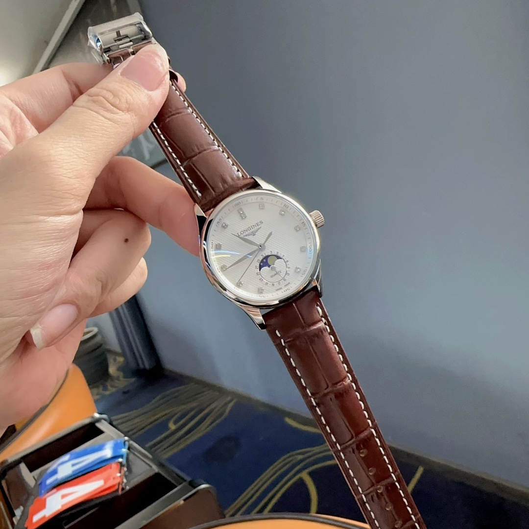 Batch ?? silver 260
Exclusive footage, check for quality and details ??????
[Zhao Liying style] Longines Master collection ladies' watch. The entire Longines Master Moon Phase watch collection. It interprets the noble elegance of women. Stainless steel ca