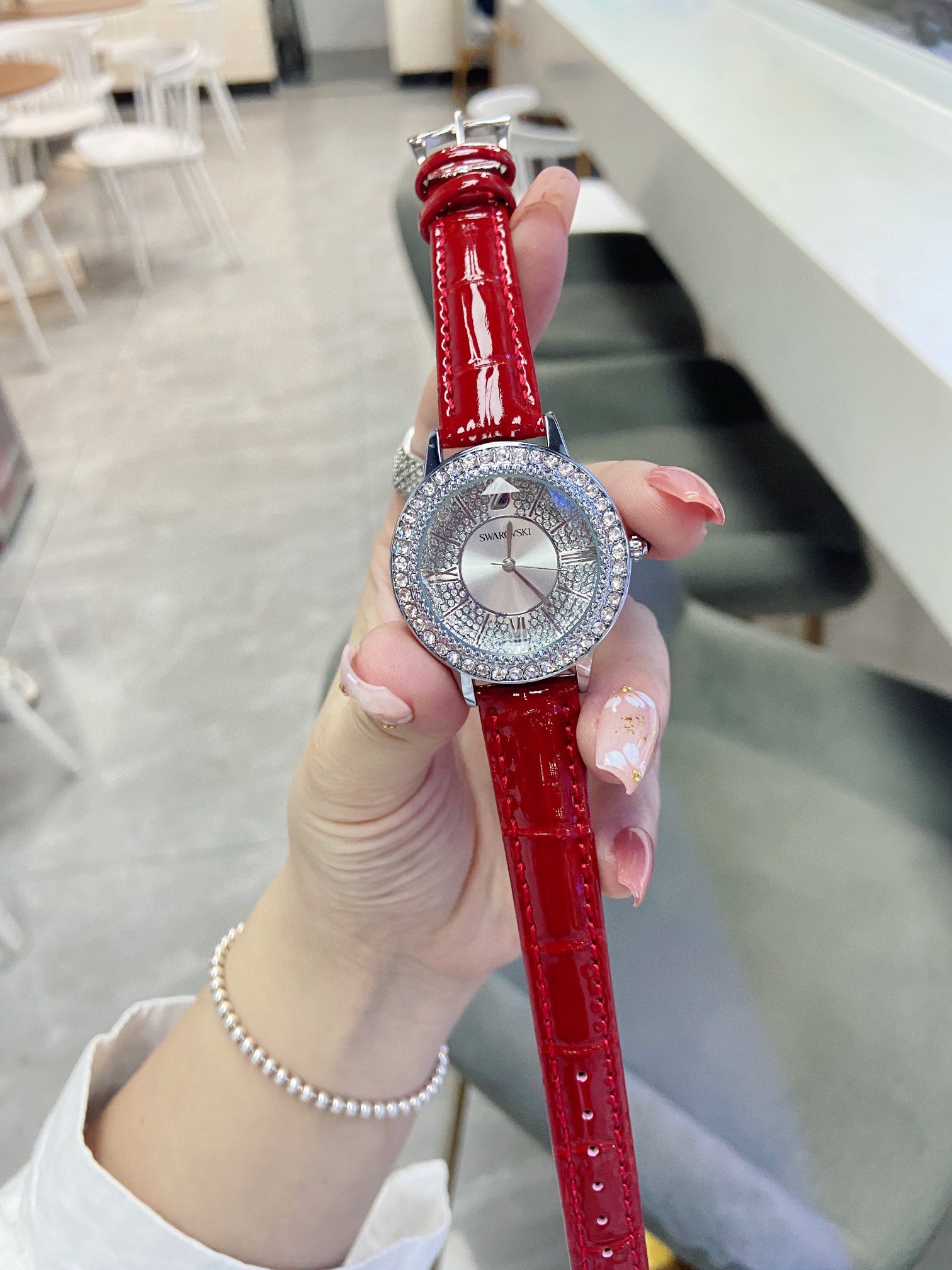 ?? 65
?? Latest releases ??SWAROVSKI?? Swarovski ??
This one features a starlight design ?? sparkling and showcasing extraordinary craftsmanship. The dial is adorned with transparent crystal diamonds like galaxies in the night sky ?? The moon phase moveme