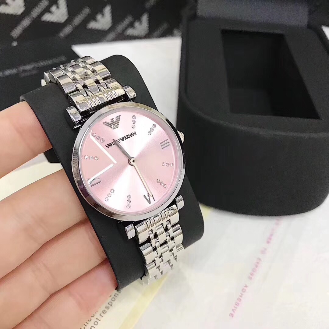 ??65 Give yourself a piece of good luck ??ARMANI/ Armani official website latest two-hand mother-of-pearl dial watch size: 32mm, natural mother-of-pearl dial with natural crystal radiant dial, paired with gold, silver and steel strap, simple and elegant..