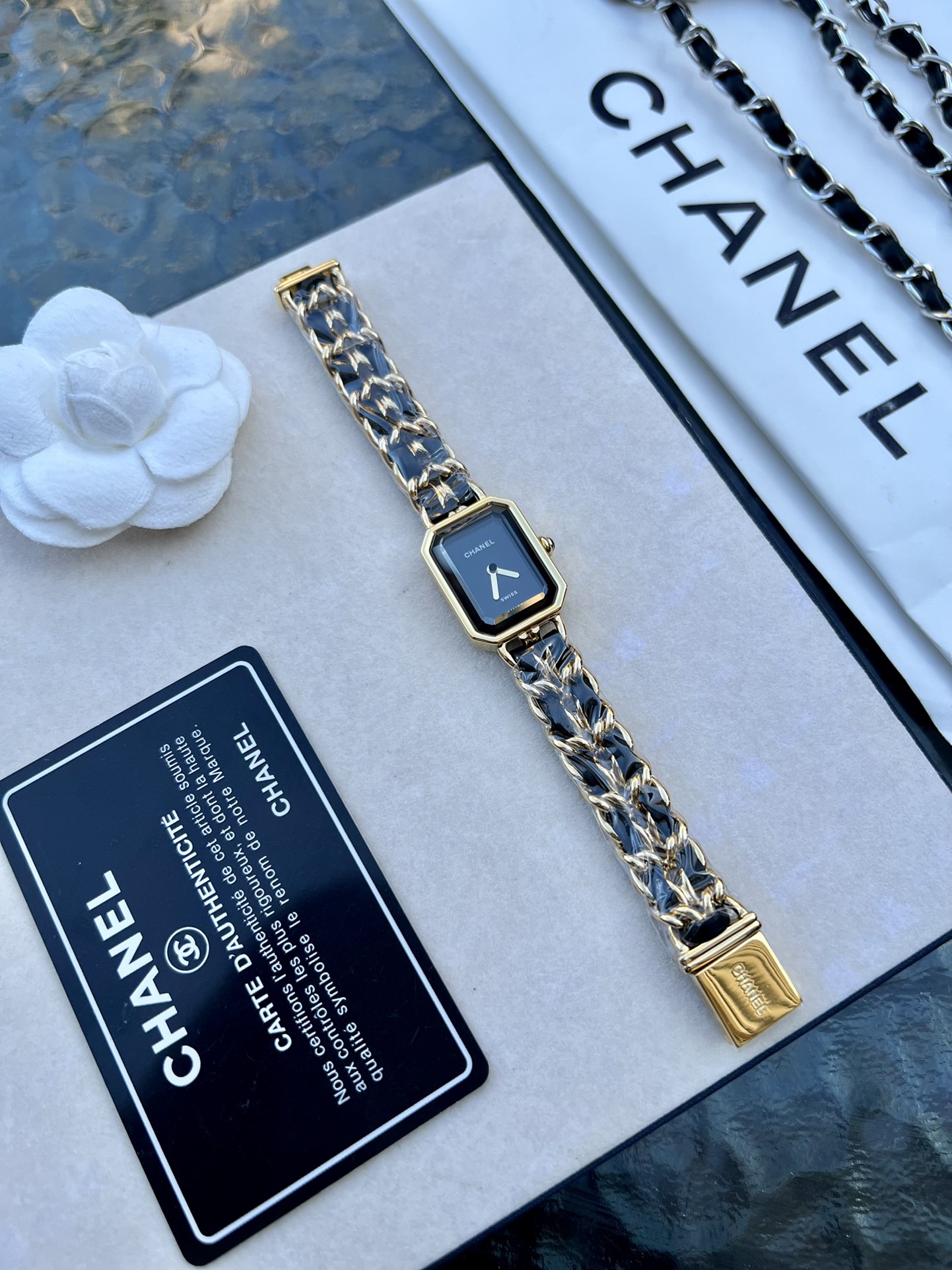 BV Swiss original single version hardcover
A simple yet extremely classically good-looking watch: chanel Cube Sugar PREMIERE ROCK watch, the existence of the vintage ceiling
The PREMIERE, with its octagonal dial design inspired by the shape of an N??5 per