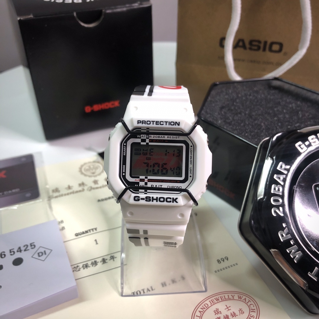 ASIO Casio BAIT x G-SHOCK collaboration
"Initial D" Limited edition DW5600BAIT20
Fujiwara Takumi wants to be stylish and stylish even when giving tofu! The "tofu cart" of Initial D's protagonist, the Toyota Sprinter Trueno APEX AE86, became the theme of t