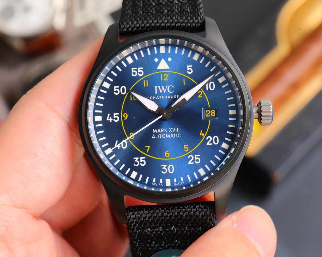 AOF fully upgraded V7 edition Mark PILOT 'S WATCHES full series

1? With the latest precision AI fuel injection technology,
Finally, a small number of zero color difference universal color values have been tested

2? The only black face in the entire fiel