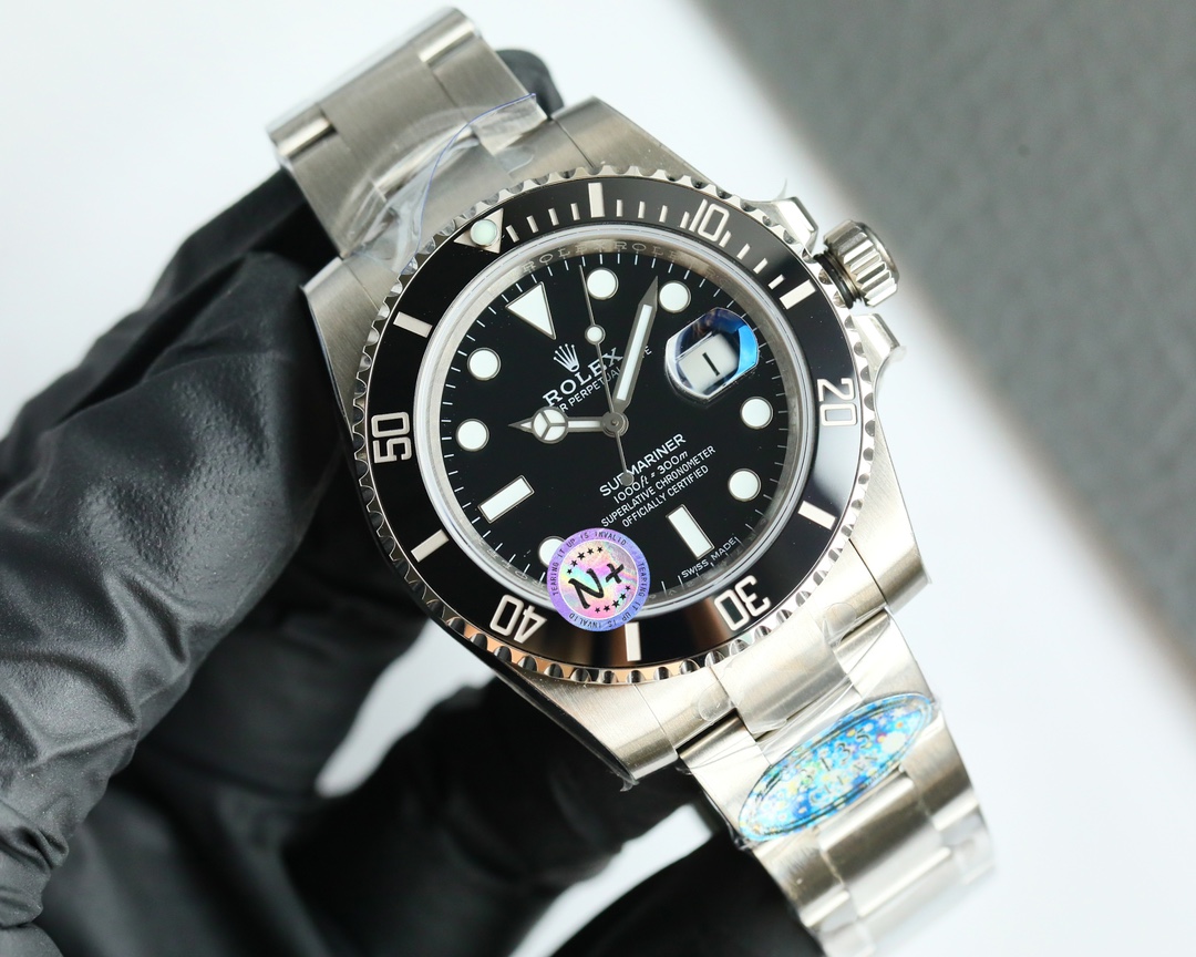 The latest upgrade N+ ROLEX submariner series 40mm/41mm 124060 submariner
1: Equipped with a 1:1 Super 3135 Shanghai integrated movement and its stability
2: The whole watch is made of 904L stainless steel/with ar factory steel strap
3: The only calendar 