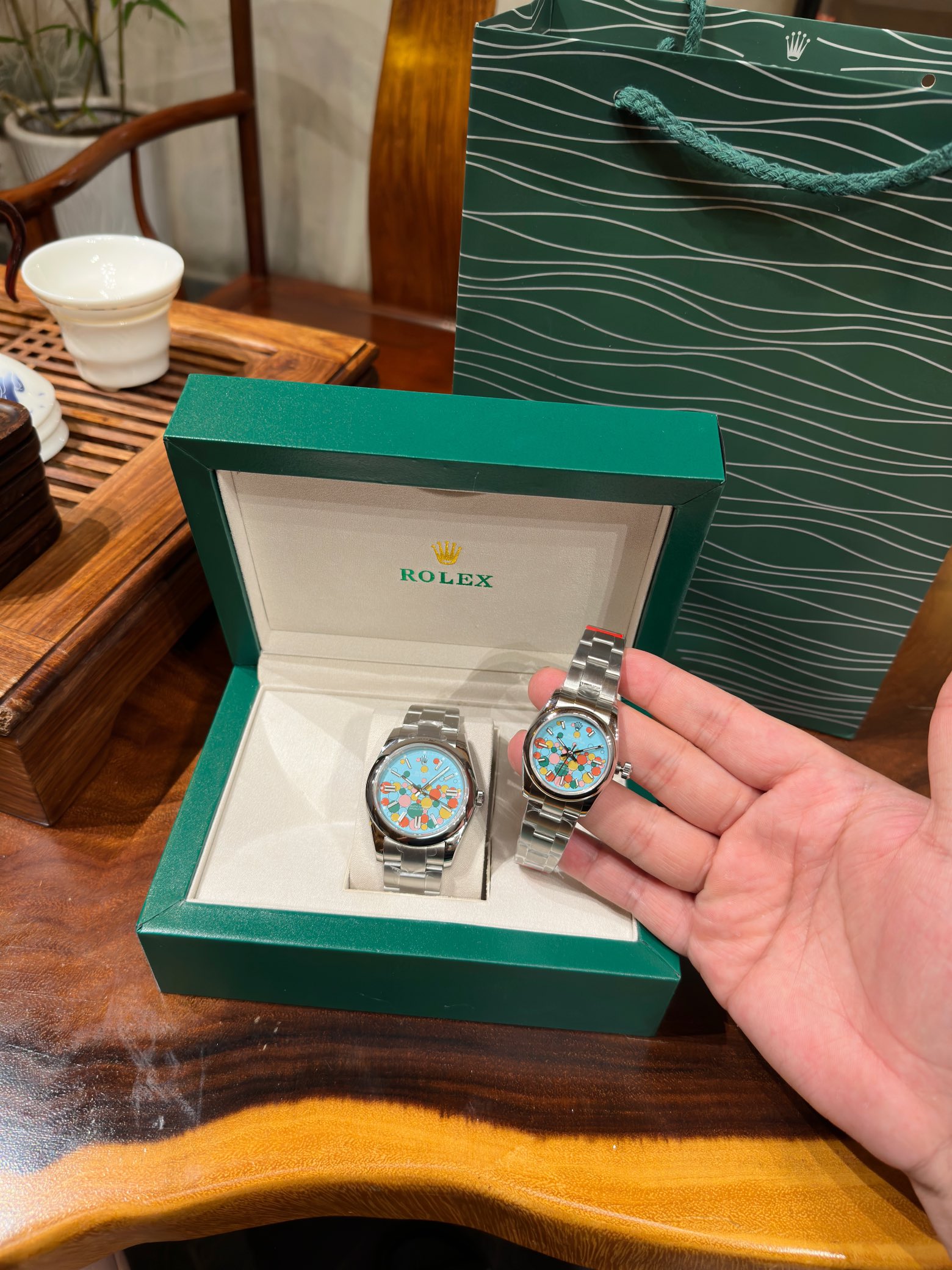 Three sizes available: 31mm, 36mm, 41mm! Official soft film packaging for the version!
N+AR 2023 new Oyster Perpetual Series 126000,124300 Balloon style ceiling grade 36.41mm arrived, this time the quality is by no means ordinary, jointly created with N+A