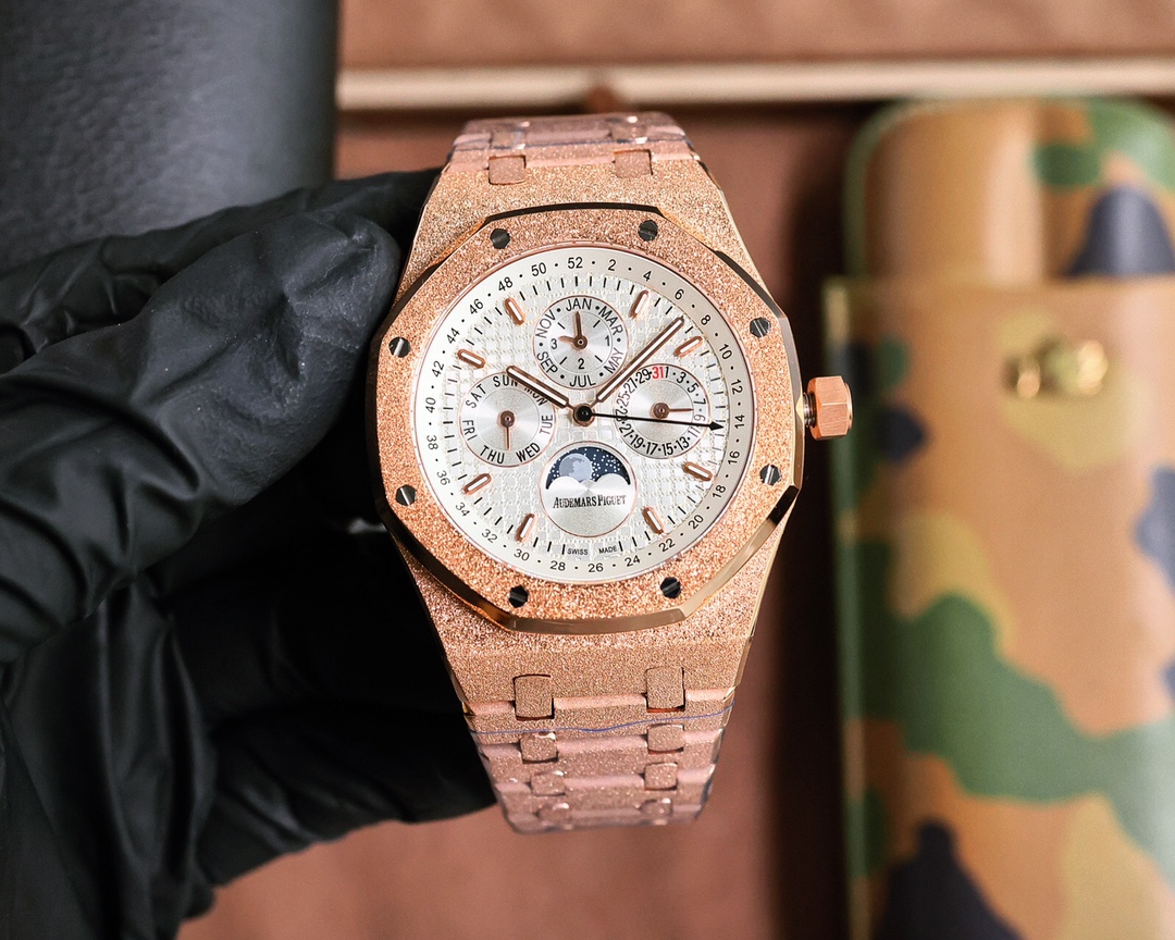 AP Audemars Piguet Royal Oak Frost-gold version, 41mm King of steel "Audemars Piguet 26574 series (frost-gold custom edition), the most important strap of the steel band watch, TWF factory uses the original strap mold to make the strap have a fine brushed
