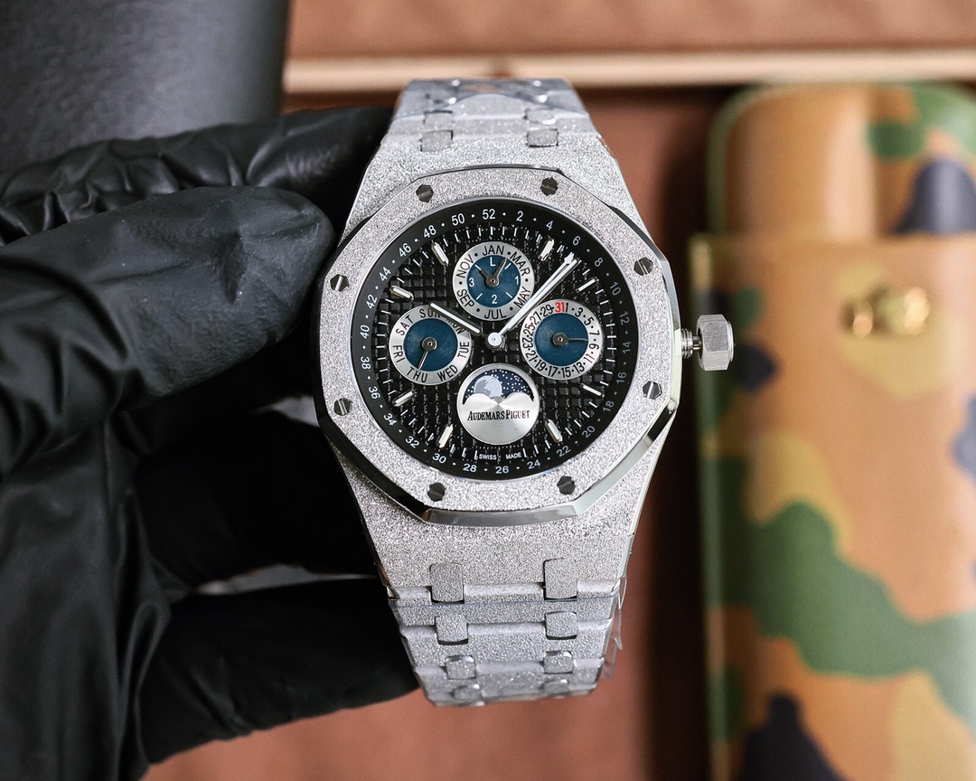 AP Audemars Piguet Royal Oak Frost-gold version, 41mm King of steel "Audemars Piguet 26574 series (frost-gold custom edition), the most important strap of the steel band watch, TWF factory uses the original strap mold to make the strap have a fine brushed
