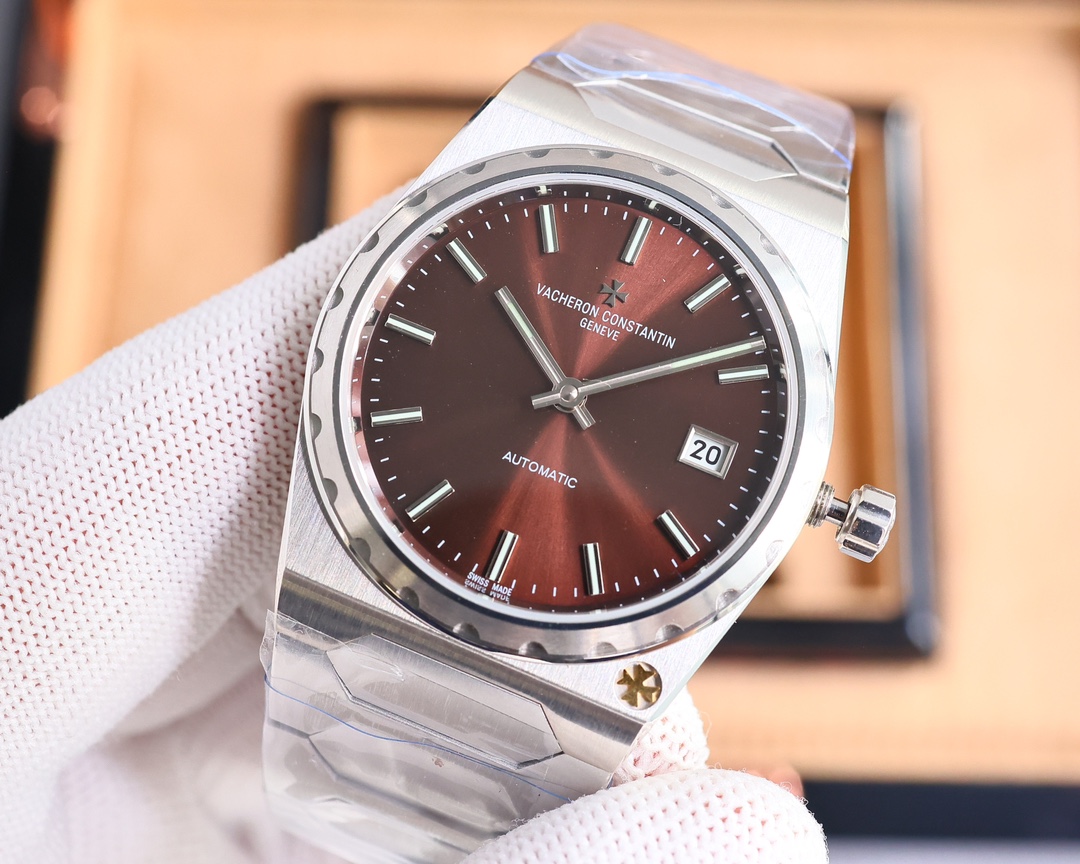 1900. Retro and stylish, and highly sought after by many stars - Vacheron Constantin reintroduces the iconic luxury sport watches from its historical masterpieces collection to mark the brand's 222nd anniversary.
Case: 37MM X8MM. The barrel-shaped three-p