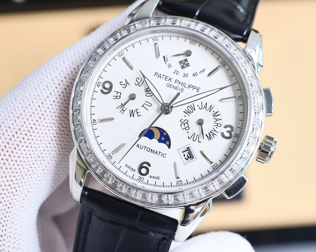White 1500- Gold 1550. ?? Premium series Big factory quality ??
?? New Patek Philippe complication Chronograph collection on the market Patek Philippe noble work of art! (Upgraded version improvements: The case is thinner than the previous version, the gl