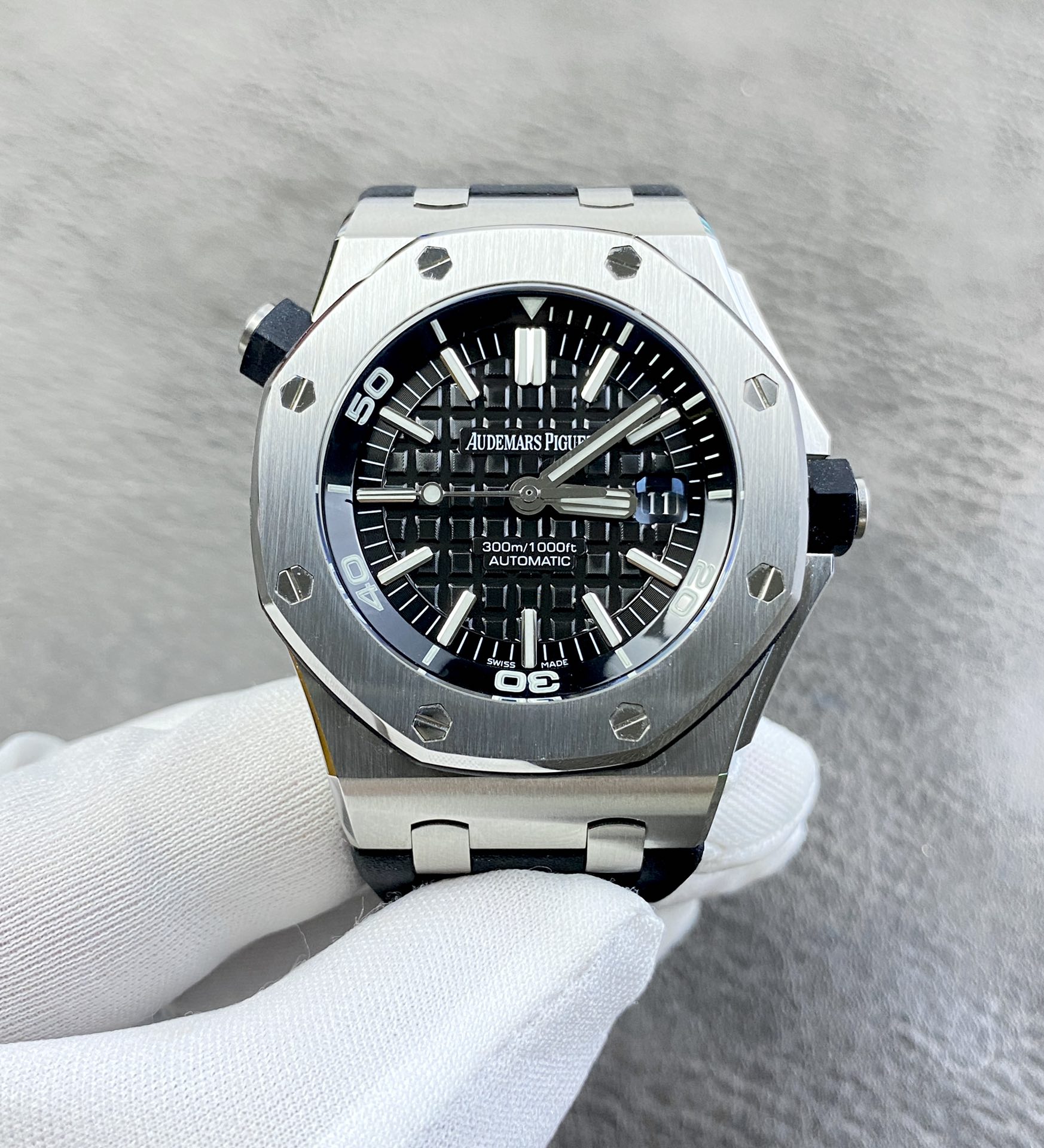 (Selected) Audemars Piguet 15703 [Exclusive Real Shot counter version AP Audemars Piguet Oak Offshore Chronograph Series] Model 15703ST.OO.A002CA.01 Audemars Piguet Popular model in the watch World Long-lasting Automatic winding movement Size 42mm Anti-re