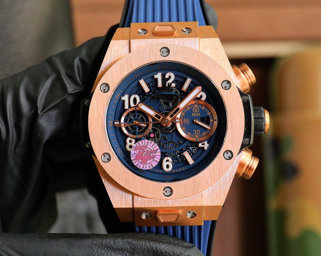 HUBLOT - Fearless and aggressive, abbreviated as "HUB" or "Hublot" BigBang Element Material Chronograph v2 version ? The case is made of imported 316 stainless steel material, the design is explosive ? Equipped with 7750 modified "HUB1242" automatic movem