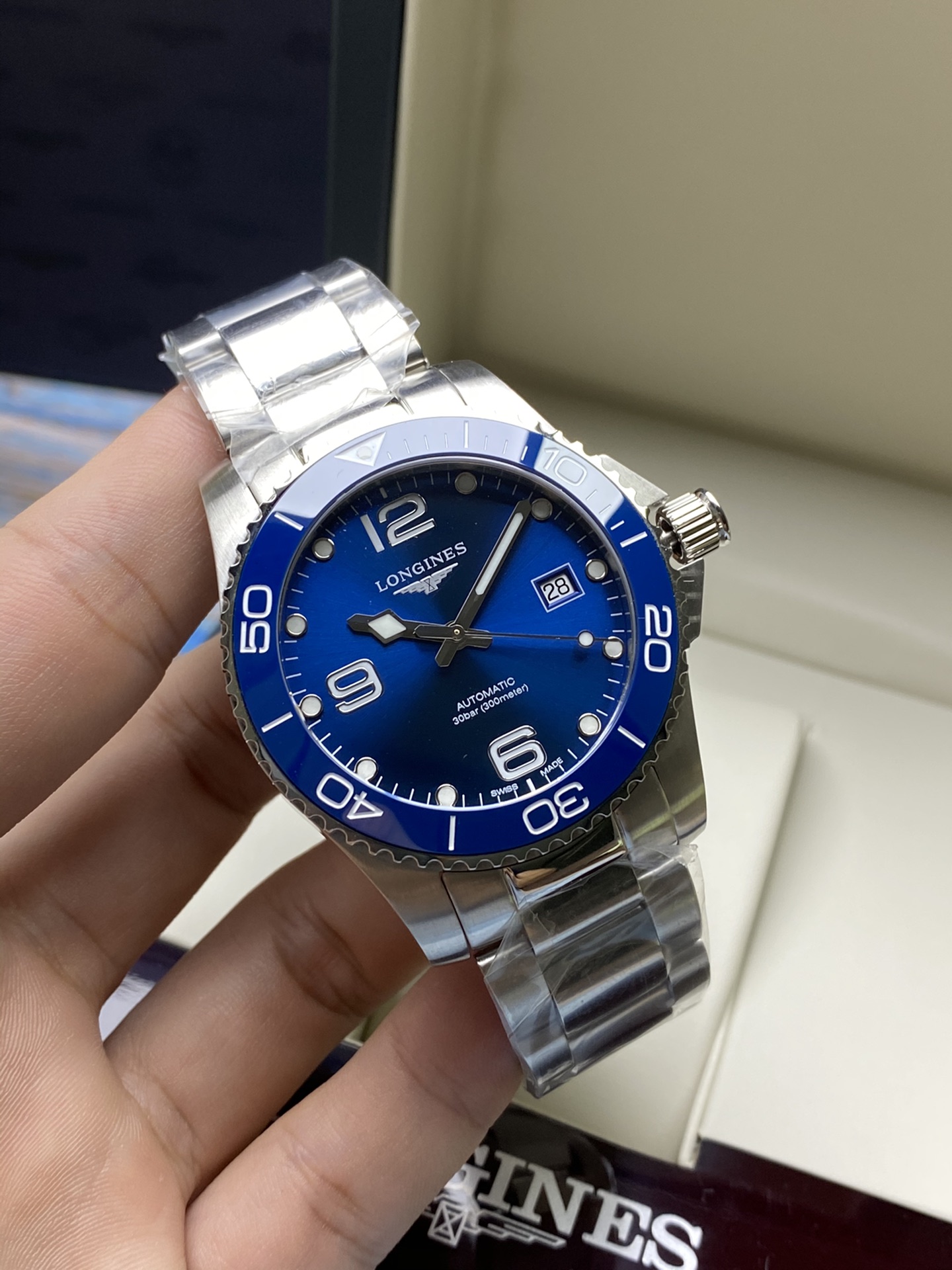 "Blue Ghost" Longines latest Conquest, ceramic bezel series men's watch, exclusive supply. The Submariner from Longines, water-resistant to 300 meters, an affordable diving model, 41mm in diameter, super luminous, equipped with the original Swiss ETA2892 