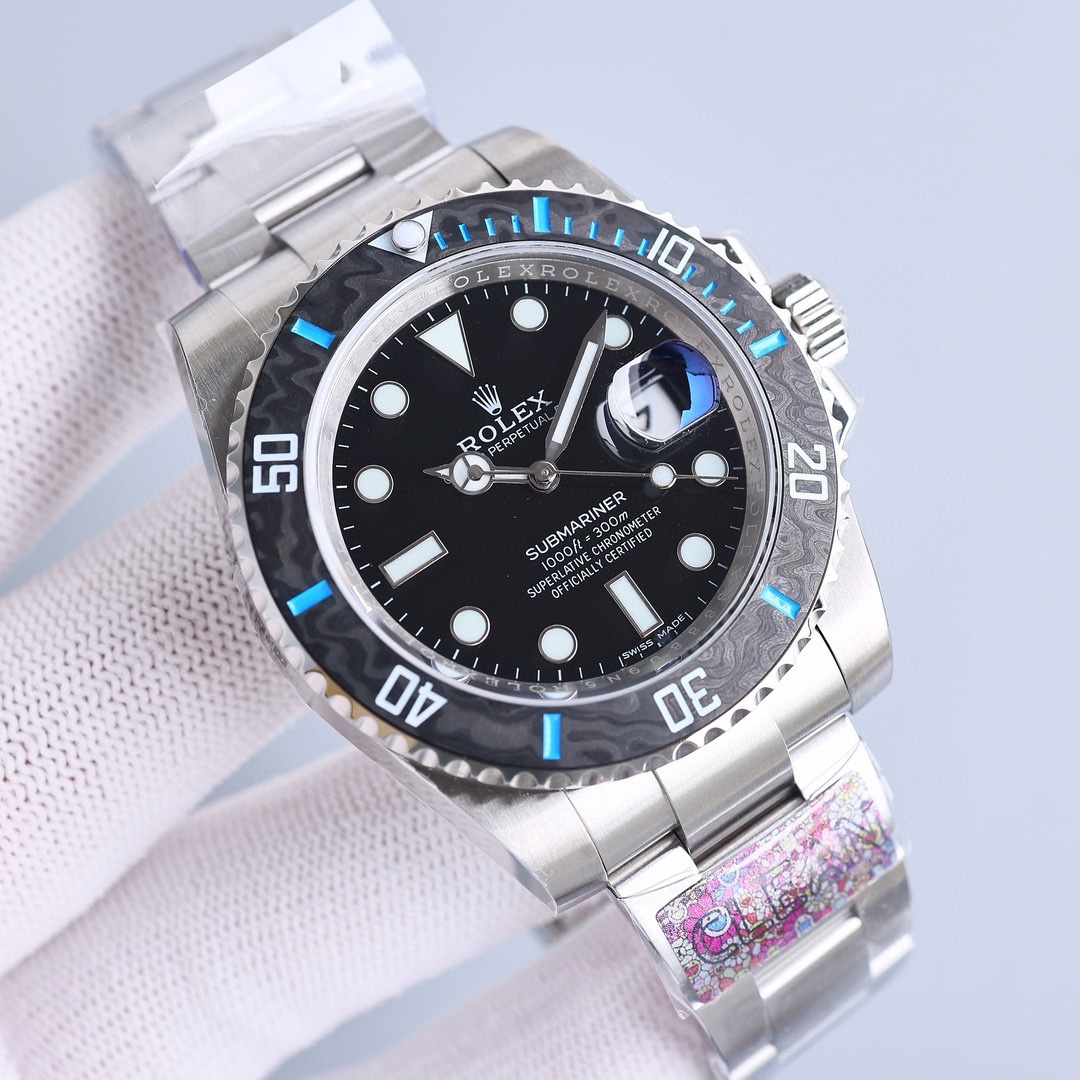 SJ 1900
ROLEX Submariner series ??B33 Top configuration! New SUB Submariner with carbon fiber bezel! Steel straps fit seamlessly into the case headgrains by CNC!! Common accessories for genuine accessories raw lugs! Absolutely perfect interchangeable!! Al